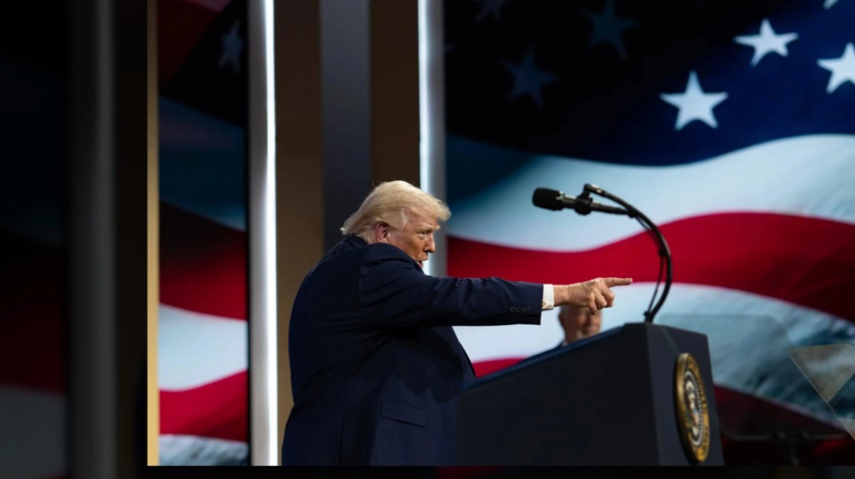 Трамп наразі не має наміру скасувати морську блокаду Ірану, попри те, що Ормузька протока знову відкрилася.