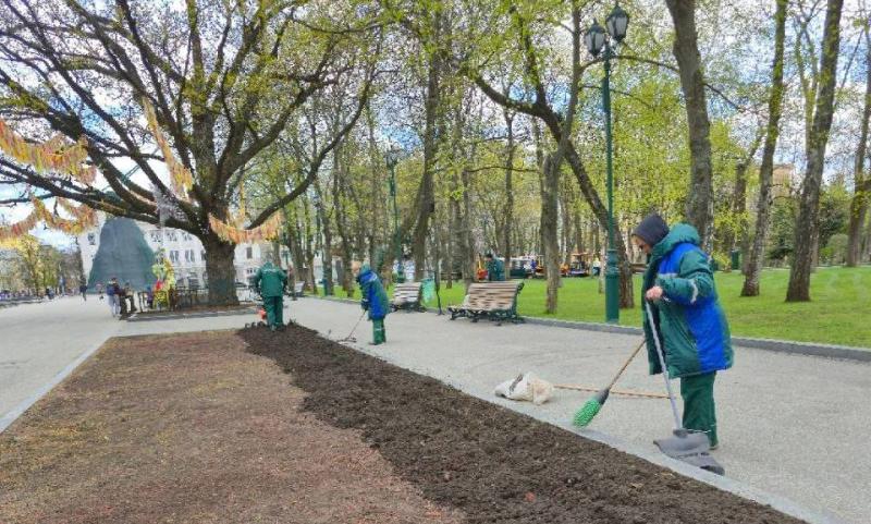 У Харкові триває підготовка до запуску фонтанів та оформлення клумб у міських парках - Новини Весь Харків.