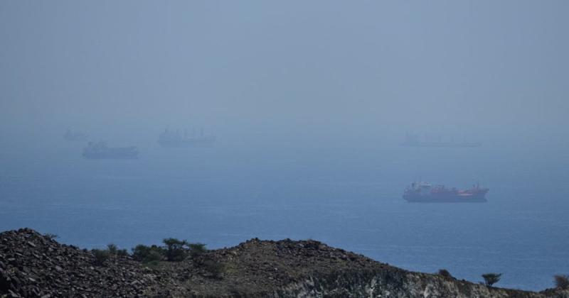 Три контейнерні судна стали об'єктом обстрілу в Ормузькій протоці, неподалік від кордонів Ірану та Оману — online.ua.