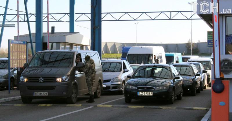 Черги на польському кордоні: водії отримали нові попередження про зміни.